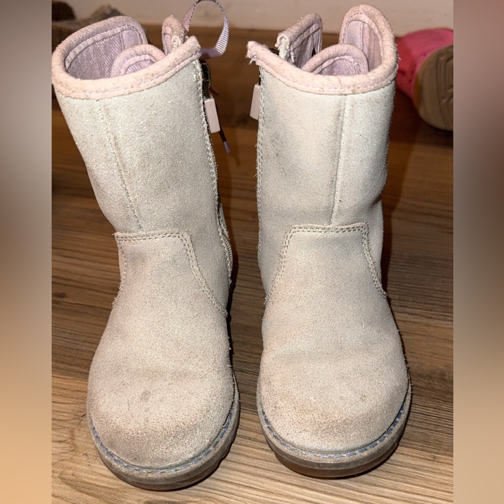 Uggs -lace/bow